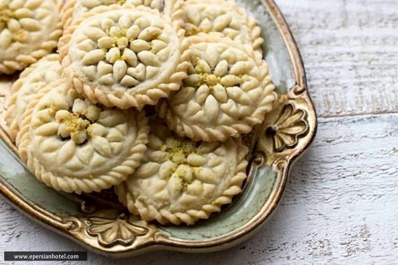 کلمپه و قطاب یزدی از غذاهای محلی یزد